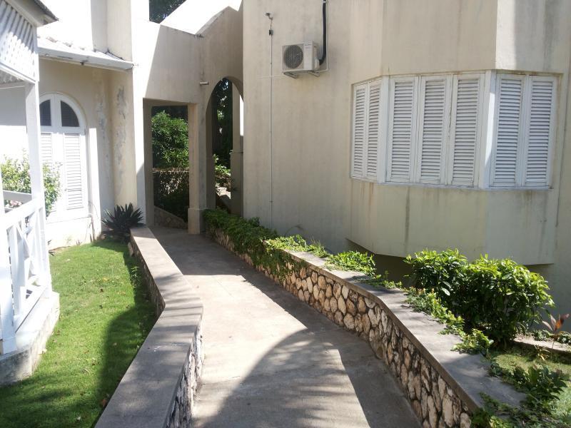 Chill On The Hill Apartment Ocho Rios Exterior photo